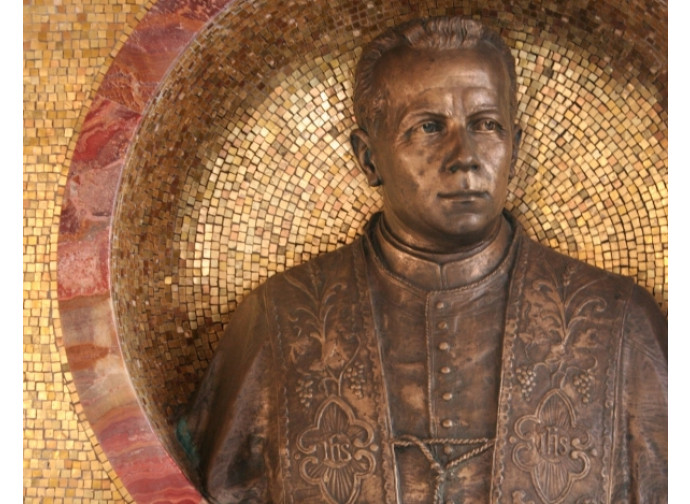 Il busto funerario di don Umberto Pessina Il busto funerario di don Umberto Pessina